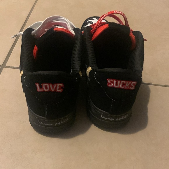 Love Kill Shoes Black With different color shoelaces - Picture 4 of 4